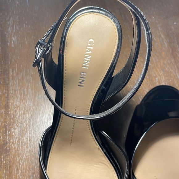 Black Giani Bini opened toe heels - Picture 2 of 4
